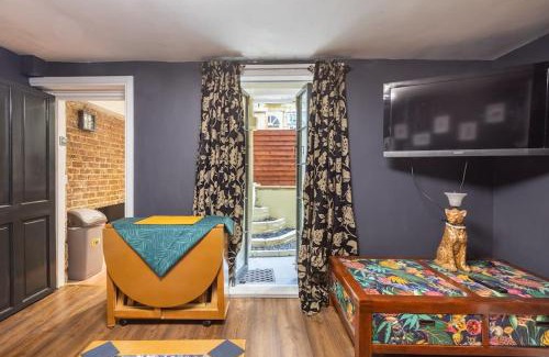 Brighton City Centre Apartment | Basement Flat, Regency Square