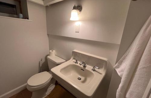 Lexington House | basement Two queen beds with private bathroom in Lexington