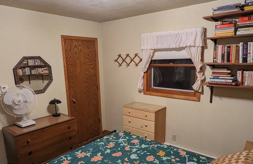 Pine River House | Basic lake house - only 2 hours from Milwaukee, 45 minutes to Oshkosh