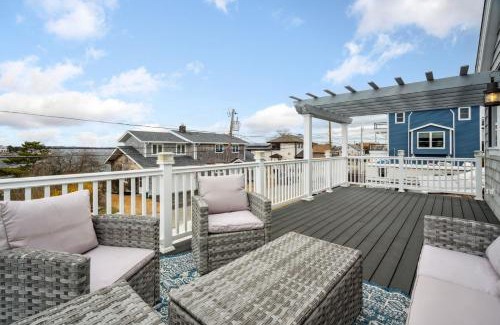 Newburyport House | Basin Breeze Cottage AC Decks Water Views