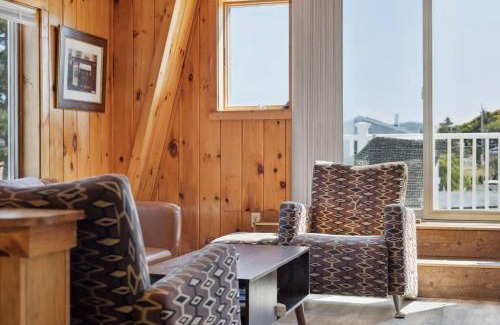 Newbury Apartment | Basin Perch Basin Views Sunsets AC Deck