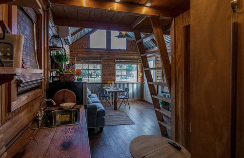 Fairhope Cabin | Bass-kin on the RIver-Tiny House in F'hope-Waterfront-Kayaks-38min to Gulf