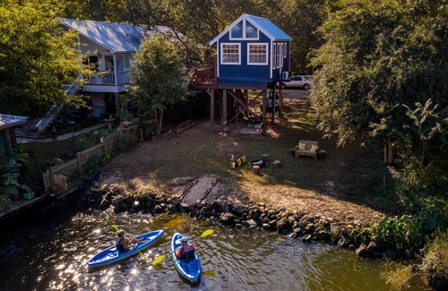 Fairhope Cabin | Bass-kin on the RIver-Tiny House in F'hope-Waterfront-Kayaks-38min to Gulf