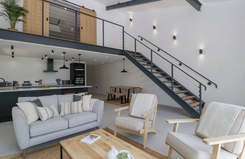 Wincanton Cottage | BASSWOOD BARN, pet friendly, luxury holiday cottage in Wincanton