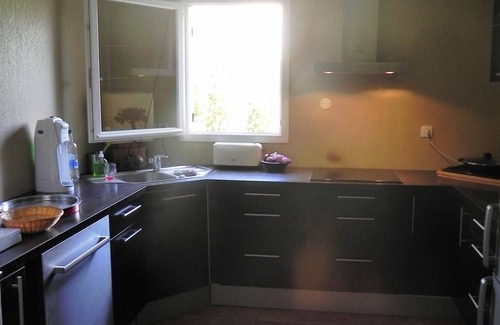Lambesc House | Bastide 120m², secure residence, 3 bedrooms (sleeps 6), 1 bathroom, above-ground pool