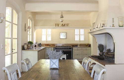 Beaurecueil Villa | Bastide Cezanne - Six Bedroom Villa, Sleeps 11