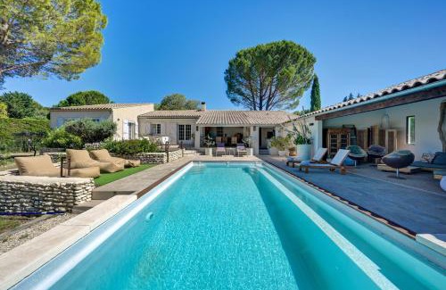 Lourmarin Villa | Bastide des Sarrières à -d'1 km de Lourmarin - Piscine chauffée, cuisine d'été, pool house, sauna