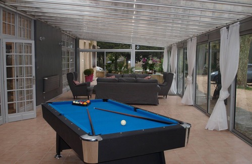 L'Isle-sur-la-Sorgue House | Bastide guest house from 1930