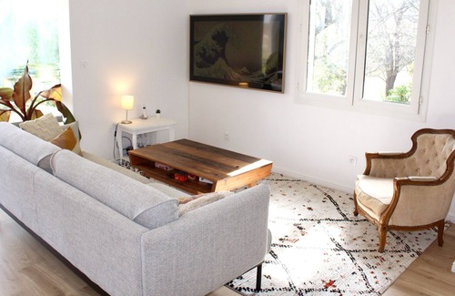 Venelles Villa | Bastide Provençale Air-conditioned - sleeps 14 - 4 bathrooms - Private pool