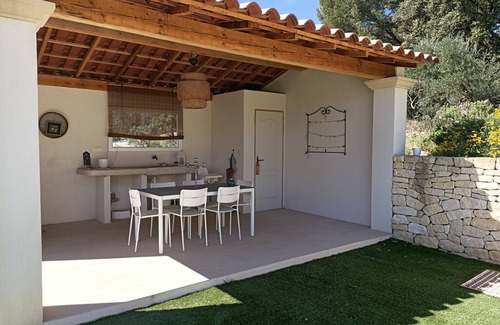 Pelissanne House | Bastide Provençale with pool and garden