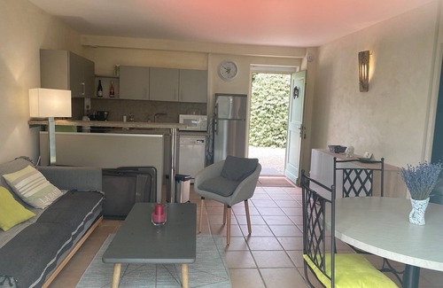 Gordes House | Bastidon in Gordes with swimming pool and terrace