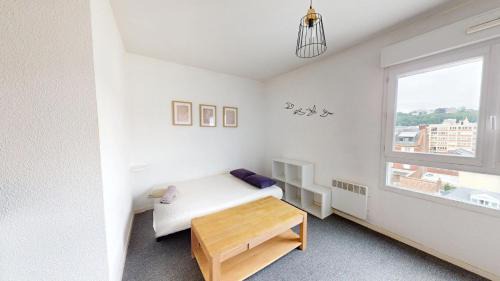 Anatole France Danton Apartment | Bastion - Studio center with elevator