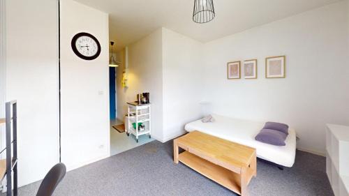 Anatole France Danton Apartment | Bastion - Studio center with elevator