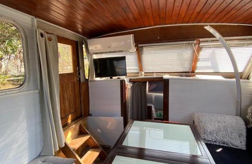Anatole France Boat Rental | Bateau Fellowship