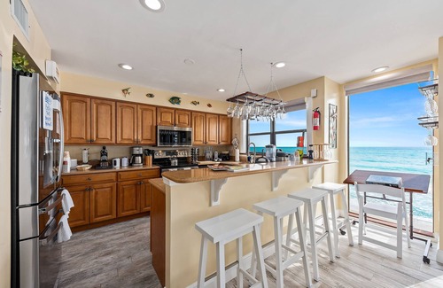 Stuart House | Bathtub Beach Retreat: 8BR/4BA Ocean-to-River w/heated pool +Elevator Discounts!