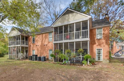 Mid City South Apartment | Baton Rouge Condo with Pool and Balcony, Near Golfing!