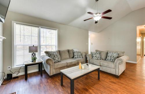 Mid City South Apartment | Baton Rouge Condo with Pool and Balcony, Near Golfing!