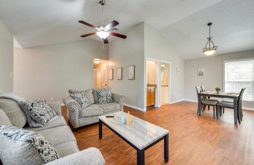 Mid City South Apartment | Baton Rouge Condo with Pool and Balcony, Near Golfing!