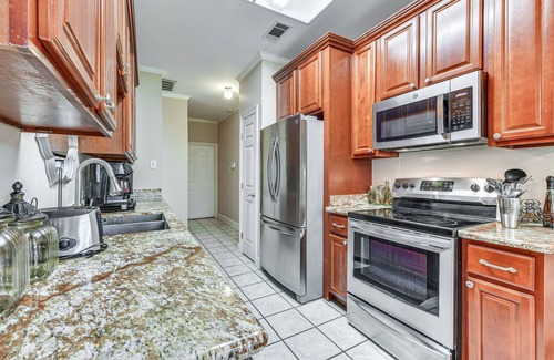 Broadmoor House | Baton Rouge Retreat w/Patio, Grill & Fire Pit!