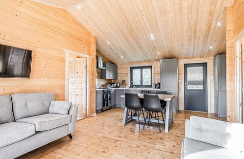 Driffield Ski Chalet | Battleburn Lodge (Pet)
