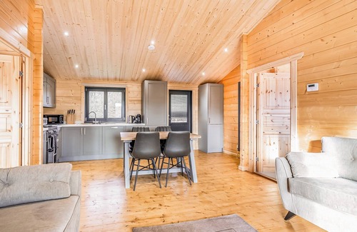Driffield Ski Chalet | Battleburn Lodge (Pet)