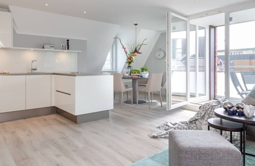 Westerland Apartment | Bäum Hüs B - vacation apartment with south-facing balcony offers space for up to 5 people in
