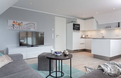 Westerland Apartment | Bäum Hüs B - vacation apartment with south-facing balcony offers space for up to 5 people in