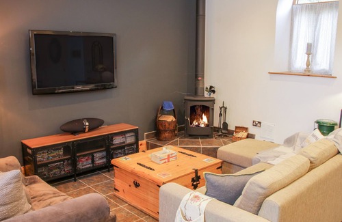 Crew Green Cottage | BAUSLEY CHAPEL, romantic, character holiday cottage in Halfway House