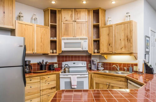 Dahlonega House | Bavarian Cabin-Close to Dahlonega/HotTub/Game Room/2- Bedrooms!