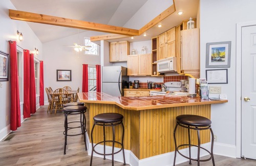 Dahlonega House | Bavarian Cabin-Close to Dahlonega/HotTub/Game Room/2- Bedrooms!
