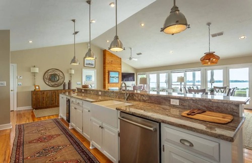 Panacea House | Bay Breeze - Waterfront with Boat Dock, Helipad!