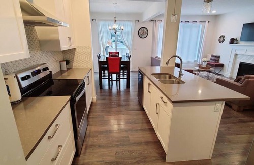 Airdrie House | Bay-cation at Bayview vacation home