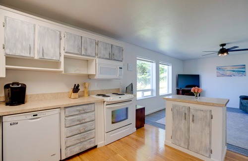 Bay City House | Bay City Vacation Rental Escape ~ 5 Mi to Marina!