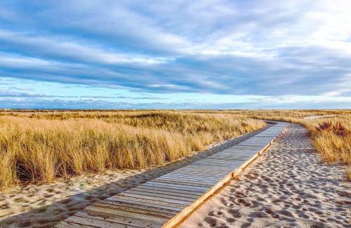 Provincetown Apartment | Bay Colony Retreat