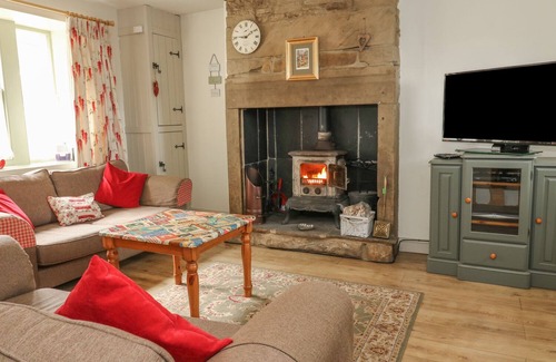 Haworth Cottage | BAY COTTAGE, pet friendly, with open fire in Haworth