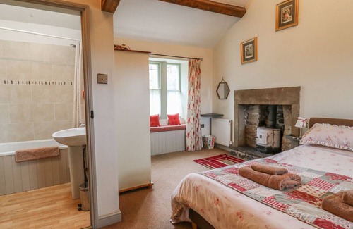 Haworth Cottage | BAY COTTAGE, pet friendly, with open fire in Haworth