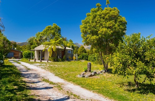 Takaka House | Bay Cottage - Takaka Holiday Unit