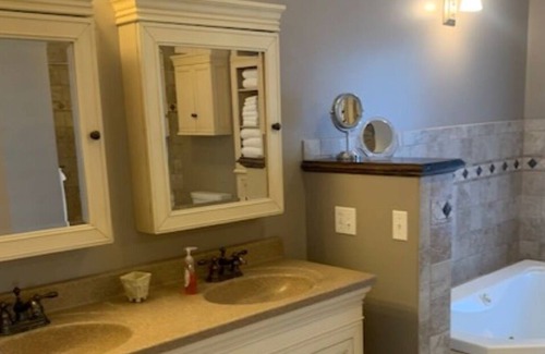 Eastport House | Bay Escape! Enjoy oceanfront living and walk the beach every day!