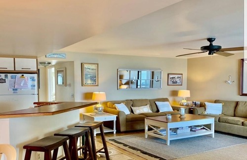 Beach Haven Condo | BAY FRONT 2 BEDROOM AND 2 BATH CONDO