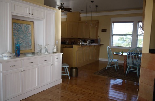 Panacea House | Bay-front! Gorgeous! Spacious! 5/3 Sleeps 14+. Boater's Dream! Close to FSU!