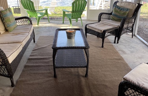 Alligator Point House | Bay Front-Private Dock-Spectacular Sunrises and Sunsets (Sleeps 6)