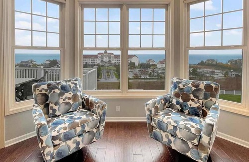 Bay Harbor Condo | Bay Harbor Condo in Gated Community. Lake Michigan Views, Golfing & Shopping!