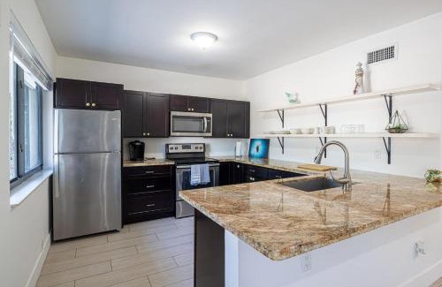 Bay Harbor Islands Apartment | Bay Harbor Unit 3 Lovely 2 Bed 1 Bath Apartment