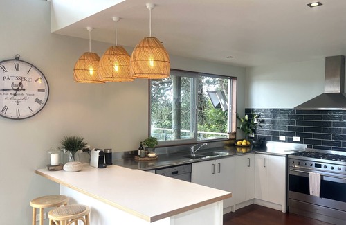 Ostend House | Bay Hideaway - Stay Waiheke