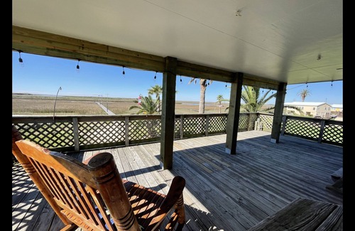 Cedar Lane House | Bay House- Excellent Fishing House With Large Lighted Pier At The Caney Creek "Y
