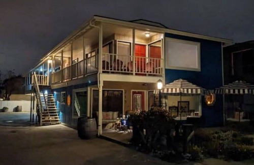 Morro Bay Apartment | BAY/OCEAN VIEWS-WALK TO ALL! Midship Quarters - 500 sq ft-Queen bed, full bath!