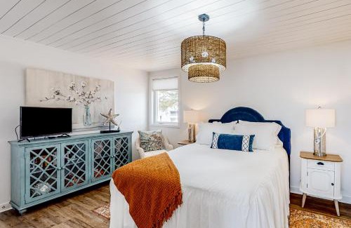 Upper Grand Lagoon Apartment | Bay Point Harbour Villa #221