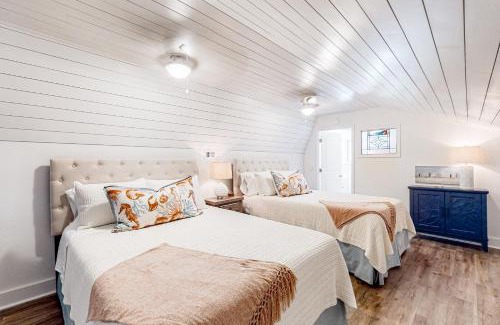 Upper Grand Lagoon Apartment | Bay Point Harbour Villa #221