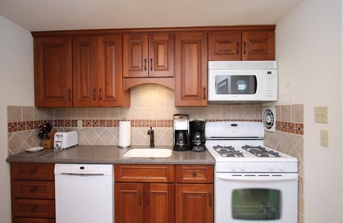 Surf City House | BAY SIDE CAPE IN DESIRABLE SURF CITY (LBI) - 4 BEDROOM – 2 BATH WITH PRIVATE.
