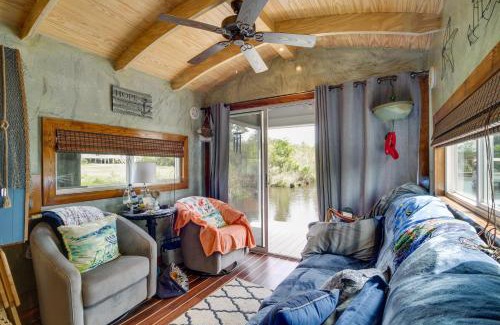 Shoreline Park Apartment | Bay St Louis Houseboat 6 Mi to Old Town and Beach!
